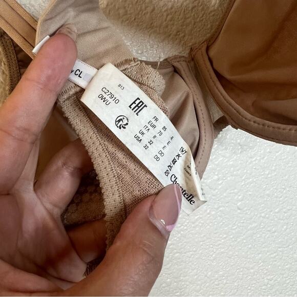 Chantelle C Magnifique Nouveau Seamless Unlined Minimizer Bra in Nude Sand 32DD - Picture 8 of 9